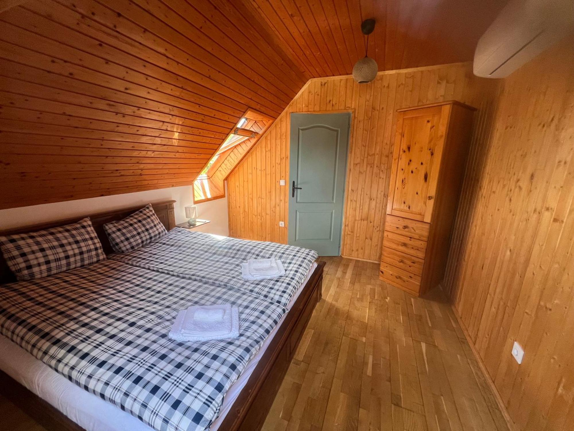 Bor Es Kenyer Hotel Hegymagas Kültér fotó